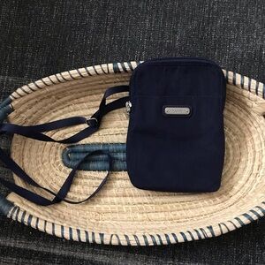 EUC no sign of wear Dark Blue Baggallini. Two zip pockets.